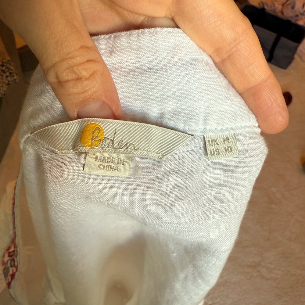 Boden White Top with Pink Embroidery - Picture 4 of 4